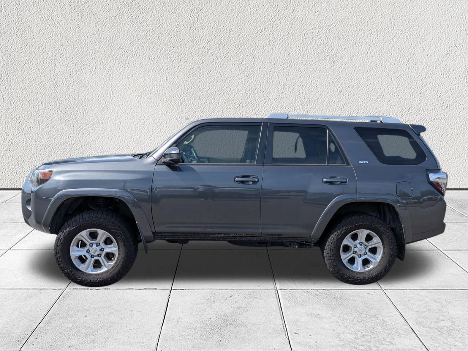 Used 2017 Toyota 4Runner SR5 AWD/4WD image 6