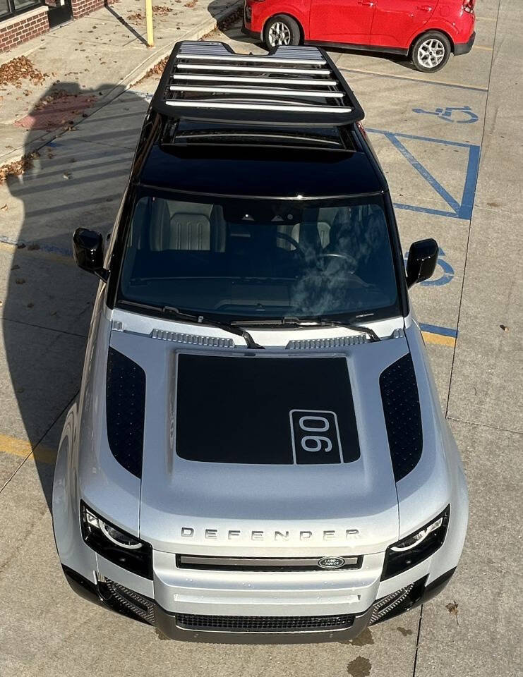 Used 2022 Land Rover Defender 90 X-Dynamic S image 12