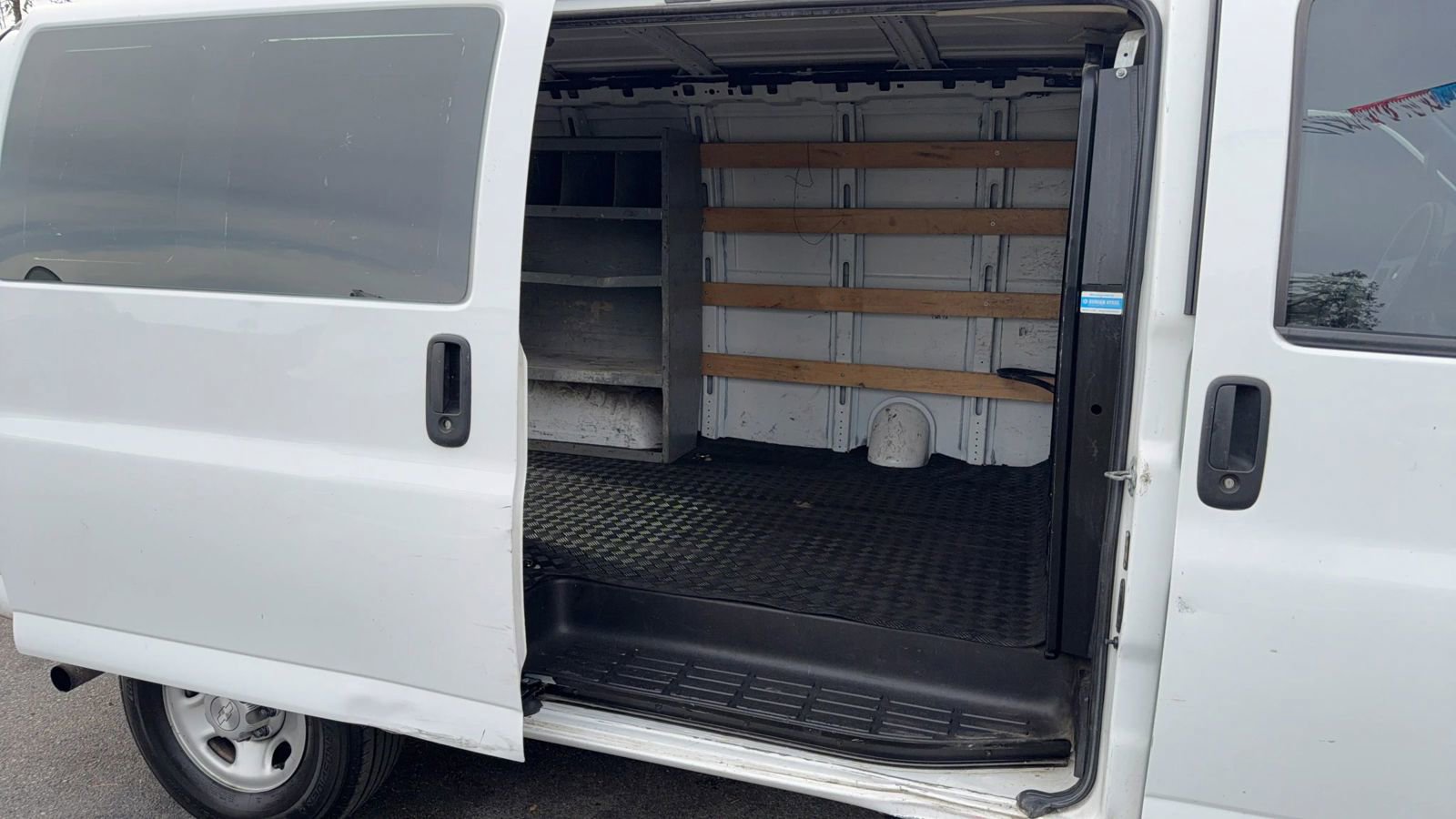 Used 2019 Chevrolet Express 2500 w/ Driver Convenience Package image 30