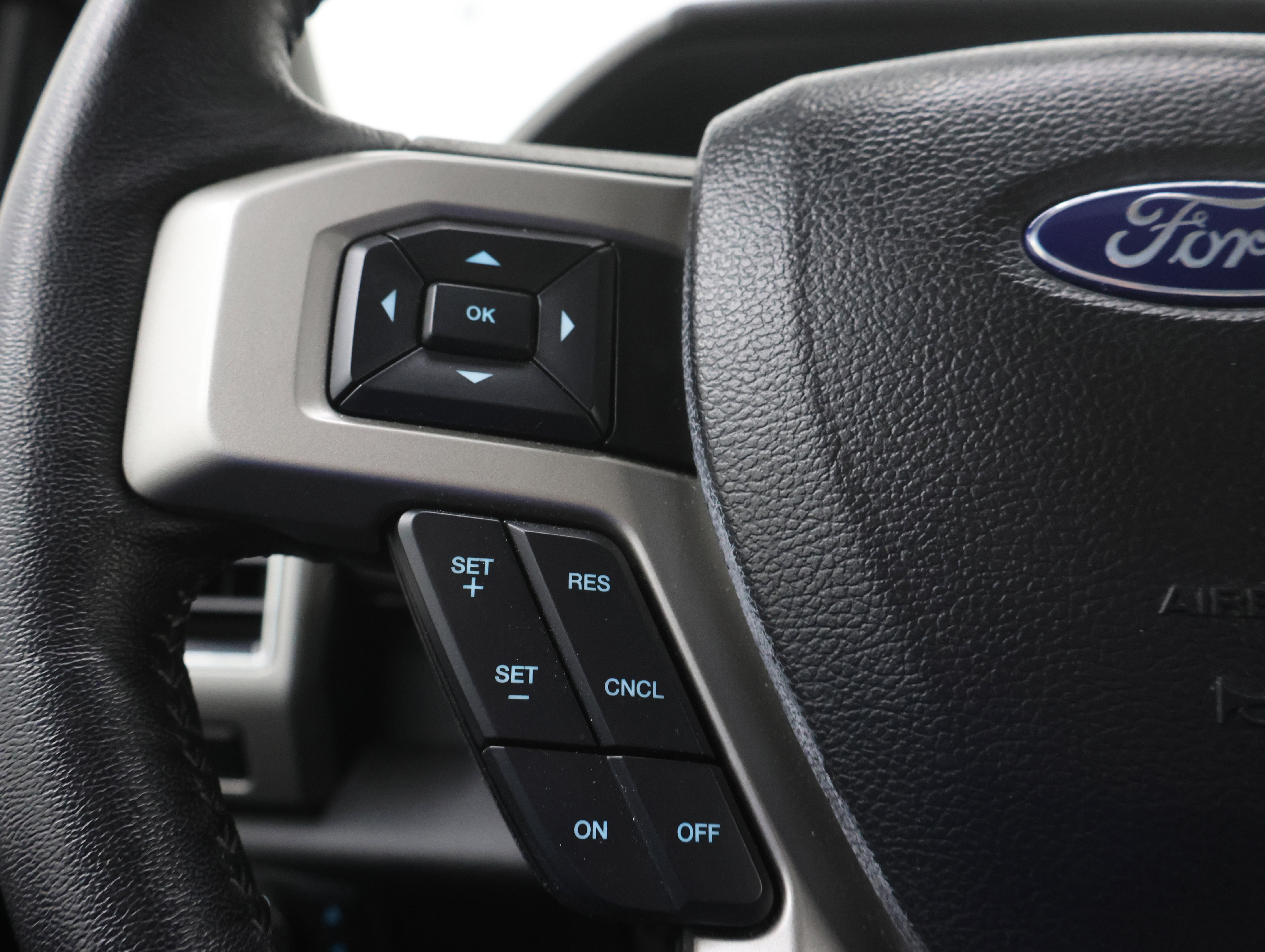 Used 2019 Ford F350 Lariat w/ Chrome Package image 15