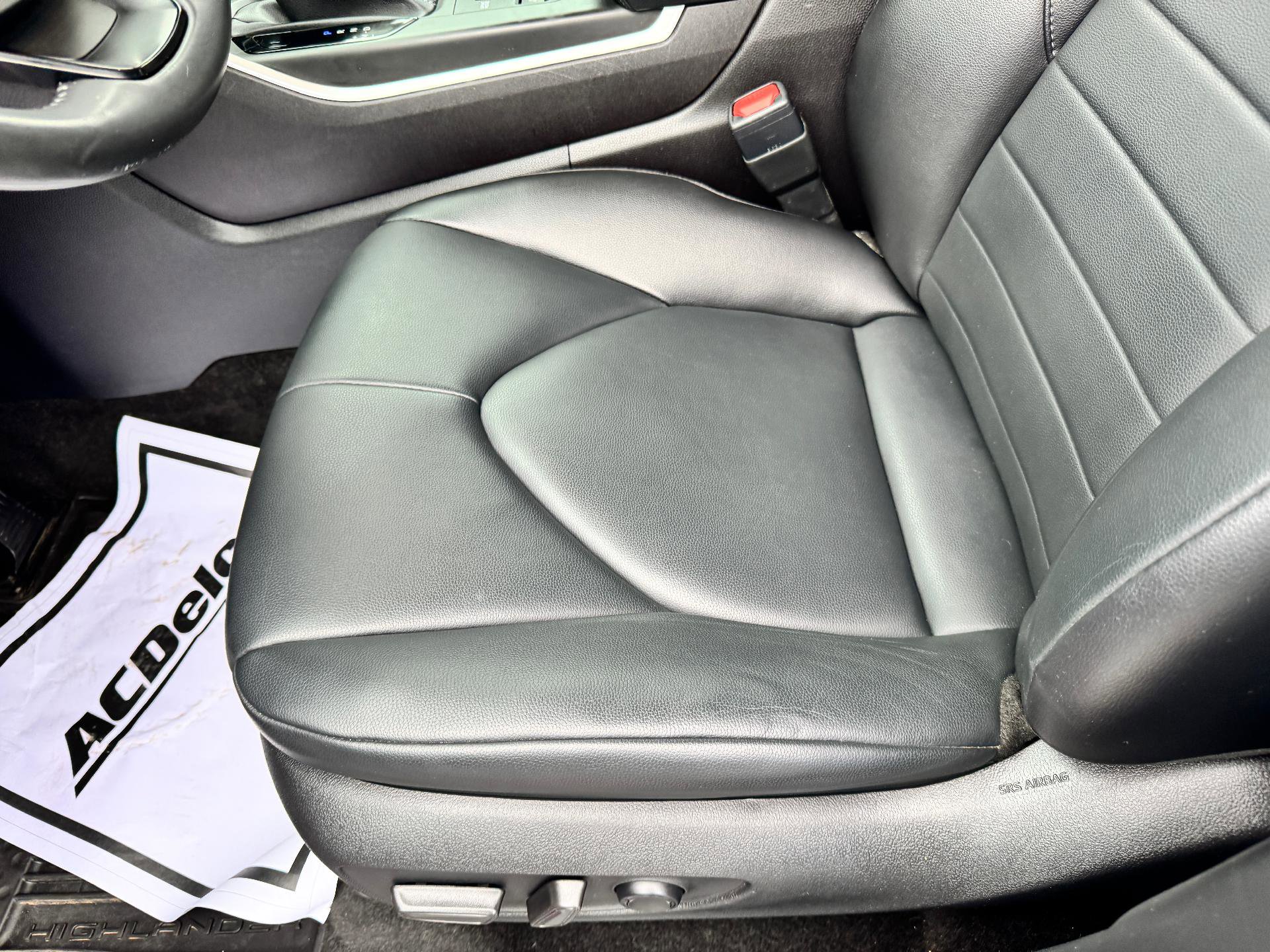 Used 2023 Toyota Highlander XLE image 11