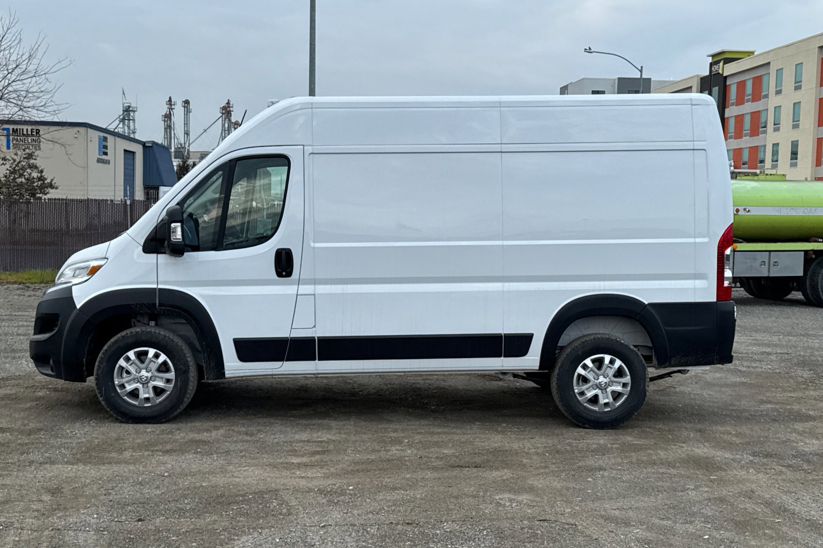 New 2026 RAM ProMaster 1500 w/ Quick Order Package 22G SLT image 6