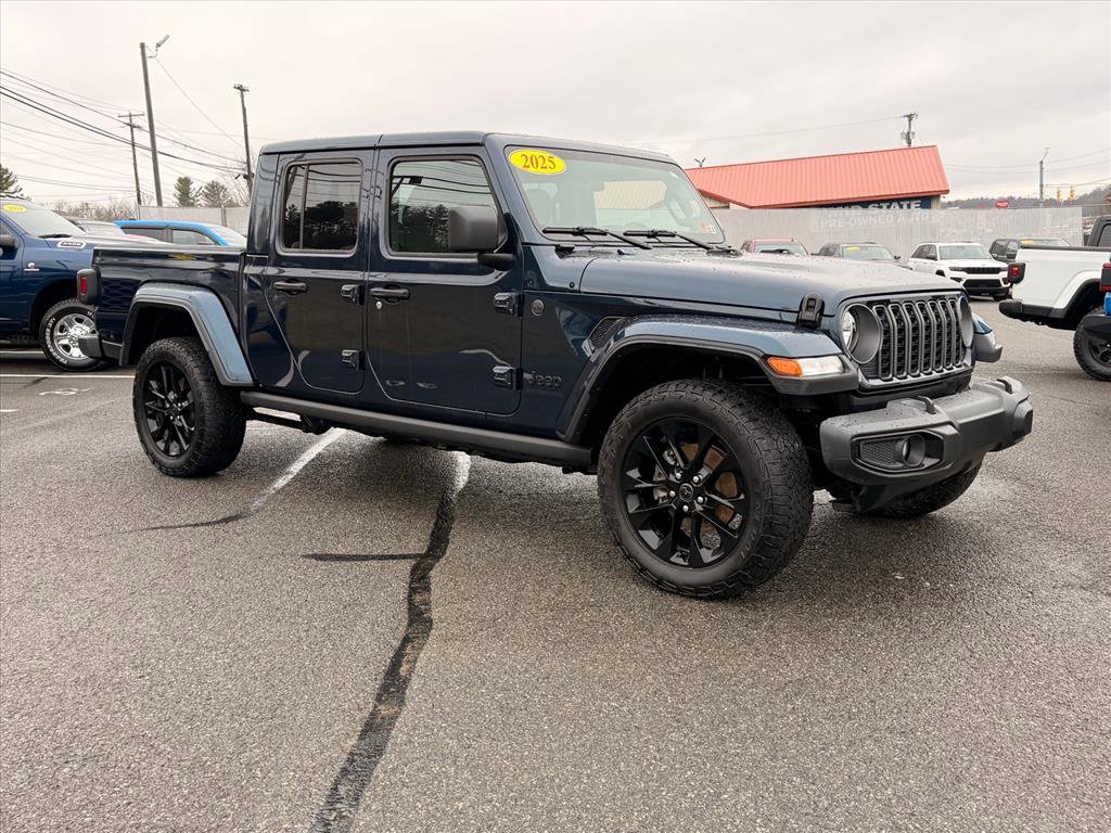 Used 2025 Jeep Gladiator Sport image 8