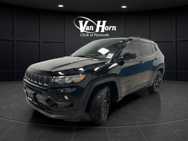 Used 2025 Jeep Compass Latitude w/ Altitude Special Edition AWD/4WD image 3