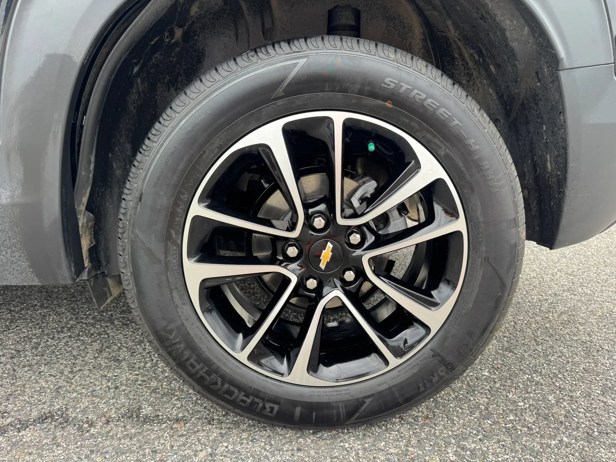 Used 2025 Chevrolet TrailBlazer LT w/ LT Cold Weather Package FWD image 11