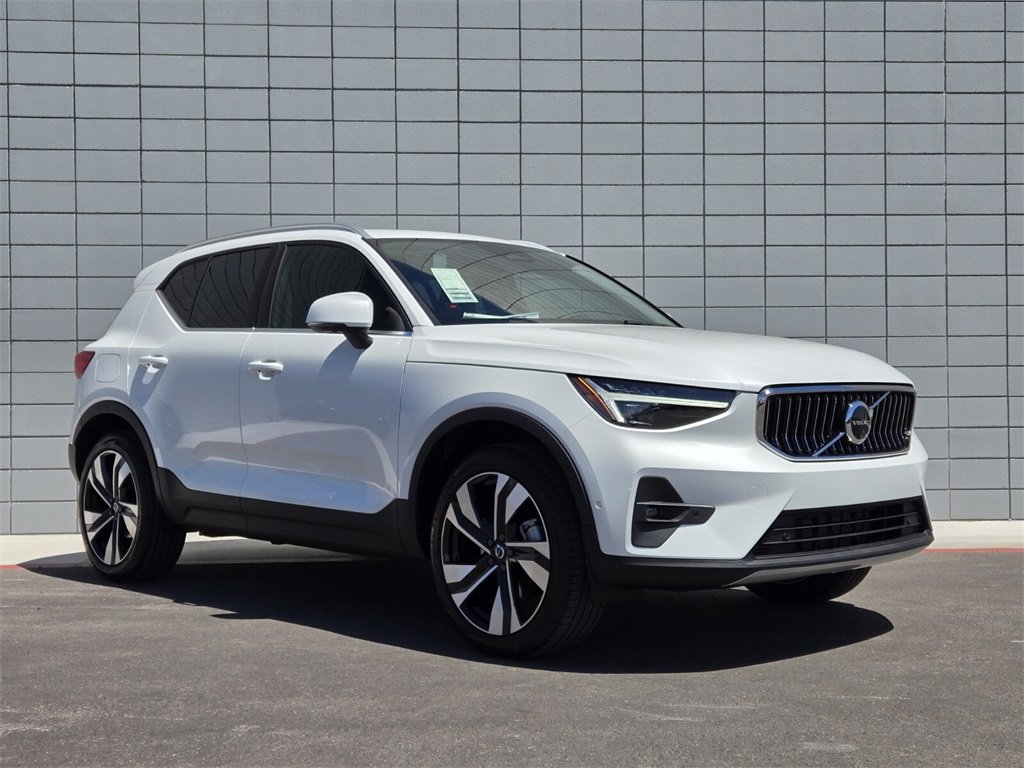 New 2025 Volvo XC40 B5 Ultra w/ Climate Package image 3