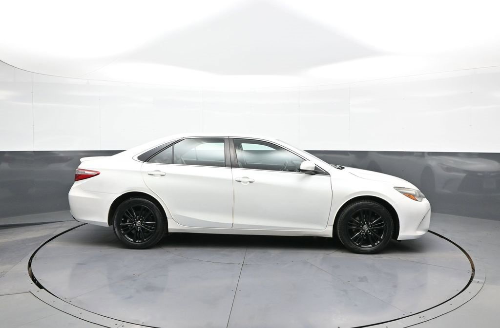 Used 2015 Toyota Camry SE image 5