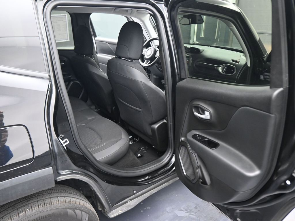 Used 2023 Jeep Renegade Latitude w/ Premium Group image 41