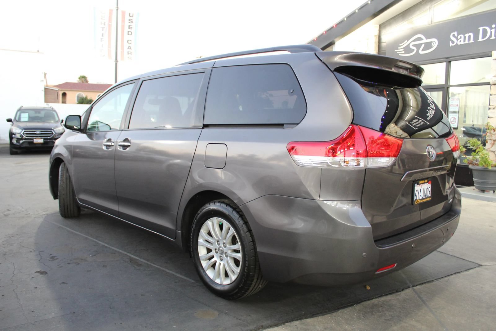 Used 2013 Toyota Sienna XLE FWD image 3