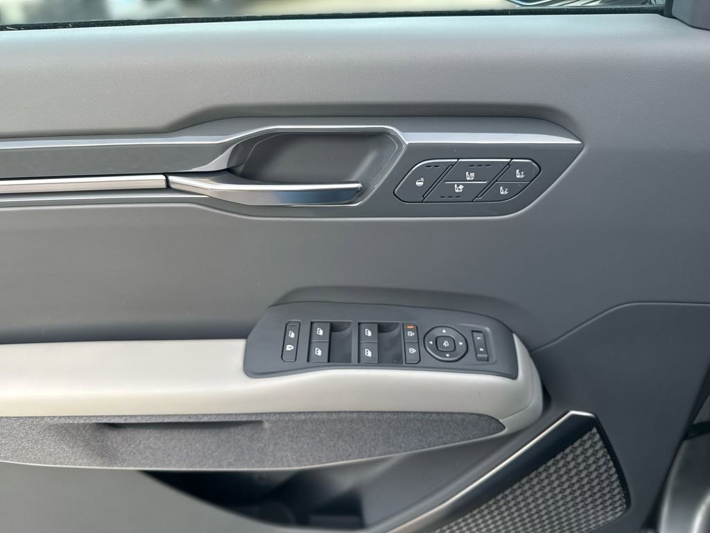 Used 2024 Kia EV9 Land image 15