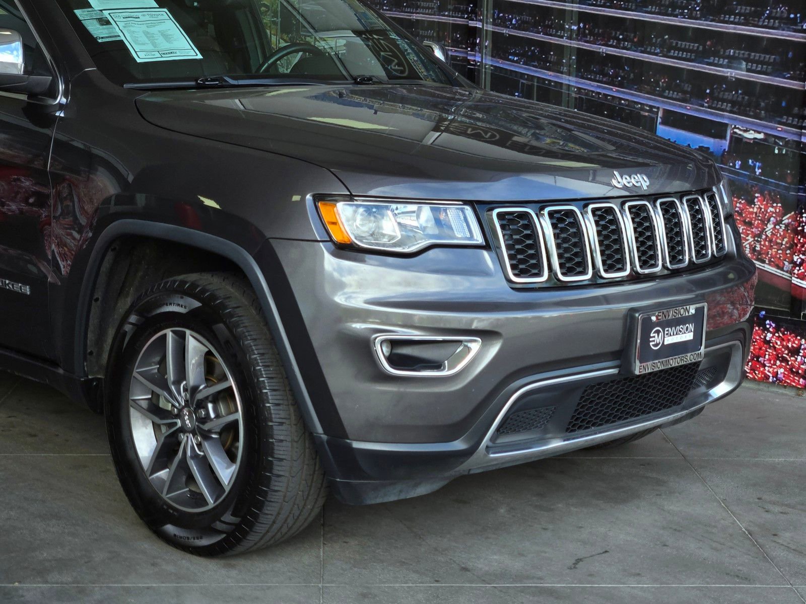 Used 2017 Jeep Grand Cherokee Limited w/ Trailer Tow Group IV AWD/4WD image 2
