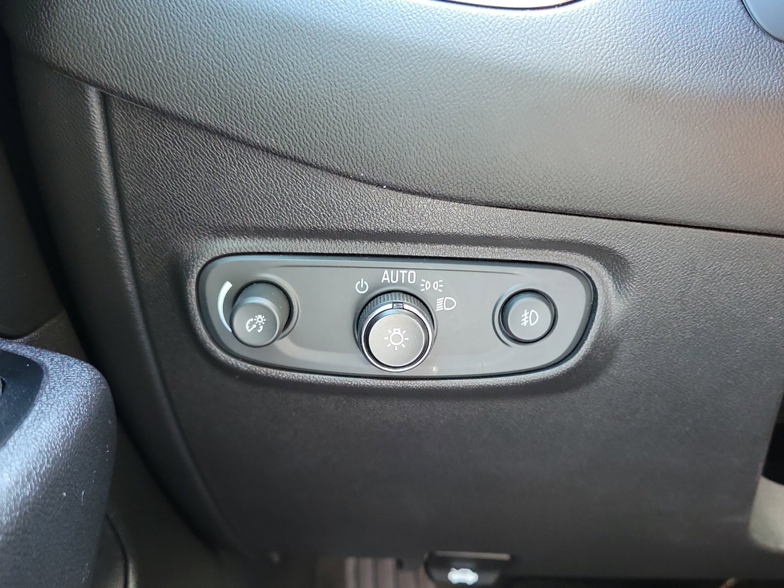 Used 2024 Chevrolet Equinox Premier FWD image 29