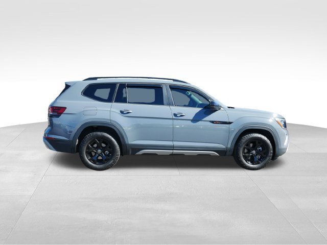 Used 2025 Volkswagen Atlas Peak Edition SE AWD/4WD image 8