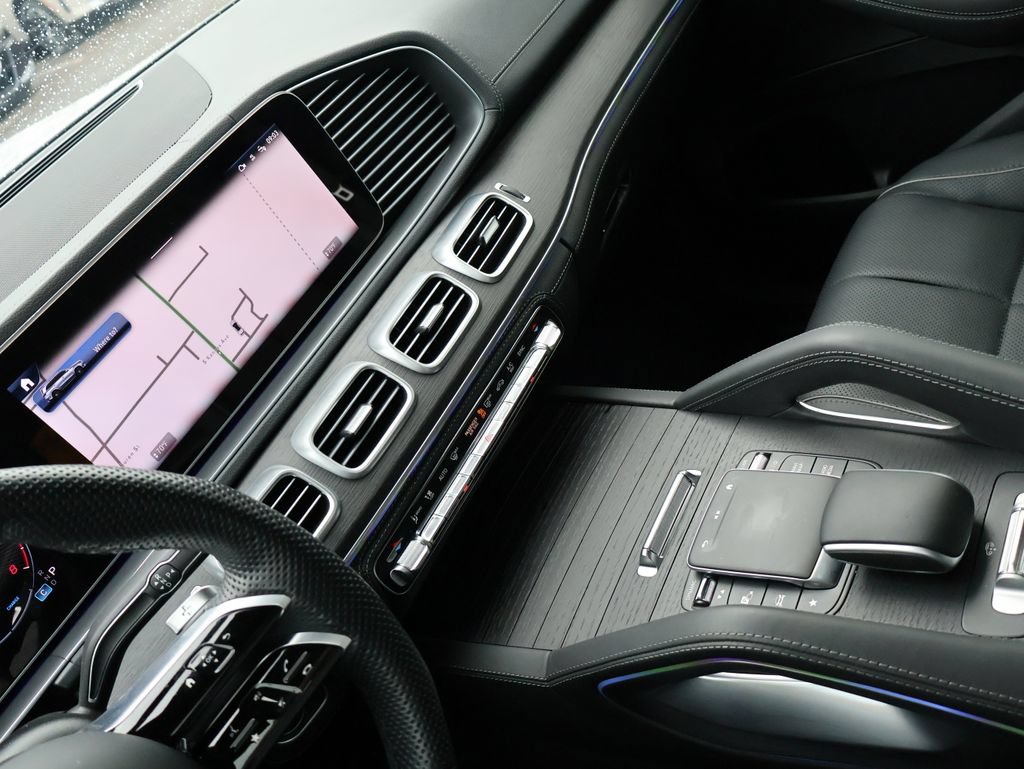 Used 2024 Mercedes-Benz GLS 580 4MATIC image 7