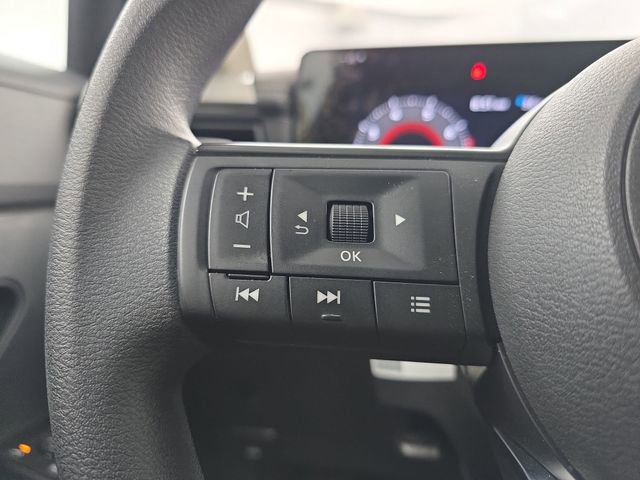 Used 2025 Nissan Kicks SV image 34