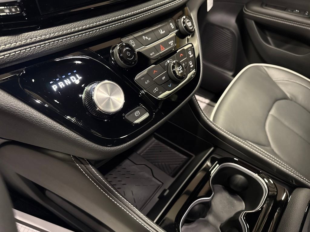 New 2026 Chrysler Pacifica Limited image 25