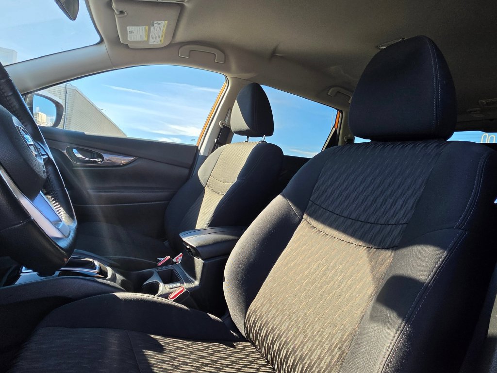 Used 2018 Nissan Rogue SV w/ Premium Package AWD/4WD image 23