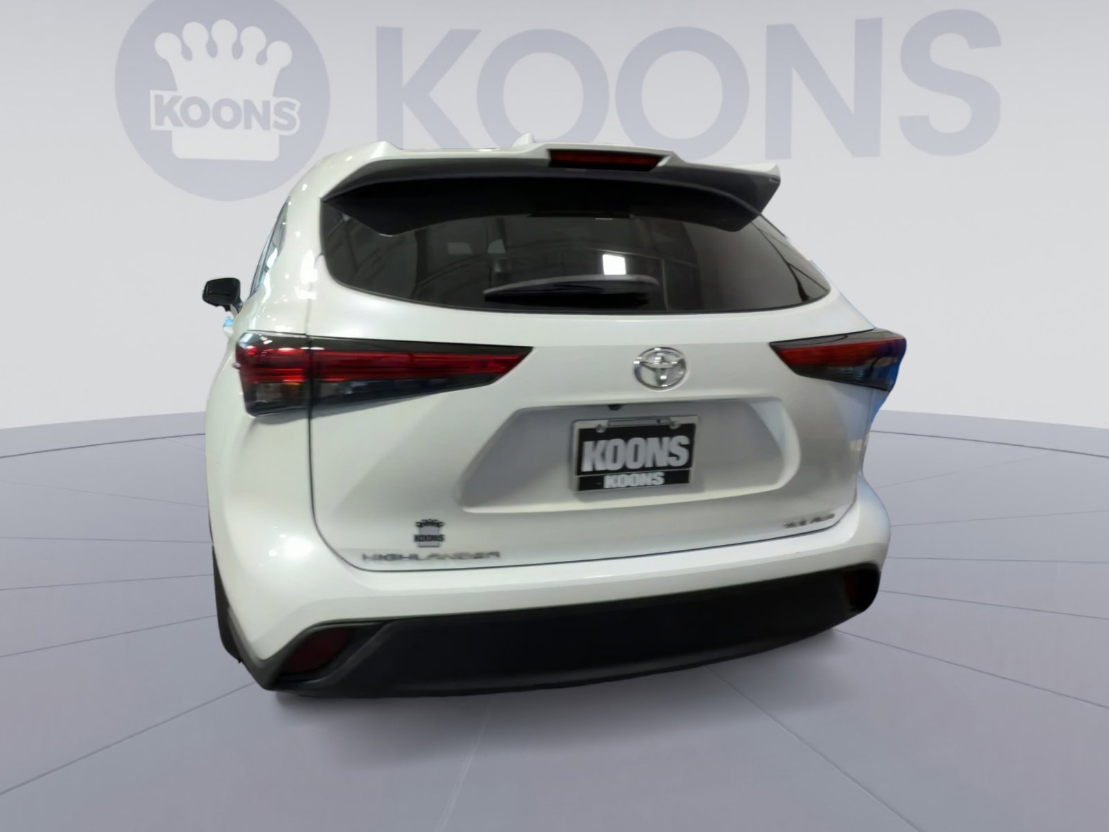 Used 2023 Toyota Highlander XLE image 10