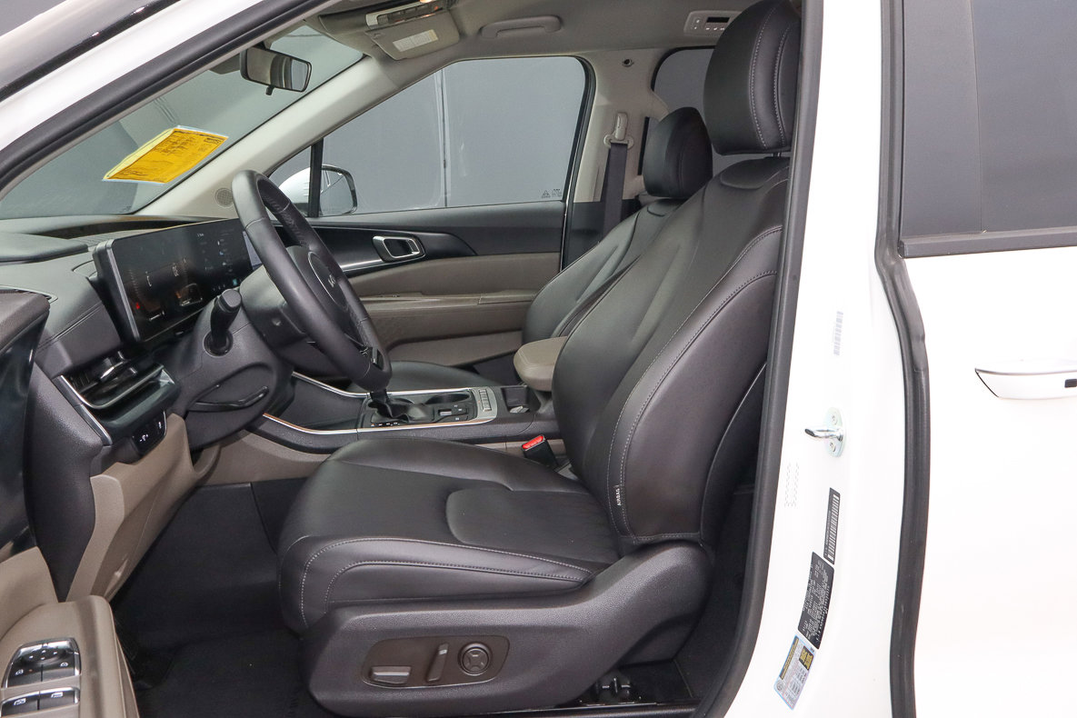 Used 2025 Kia Carnival image 7