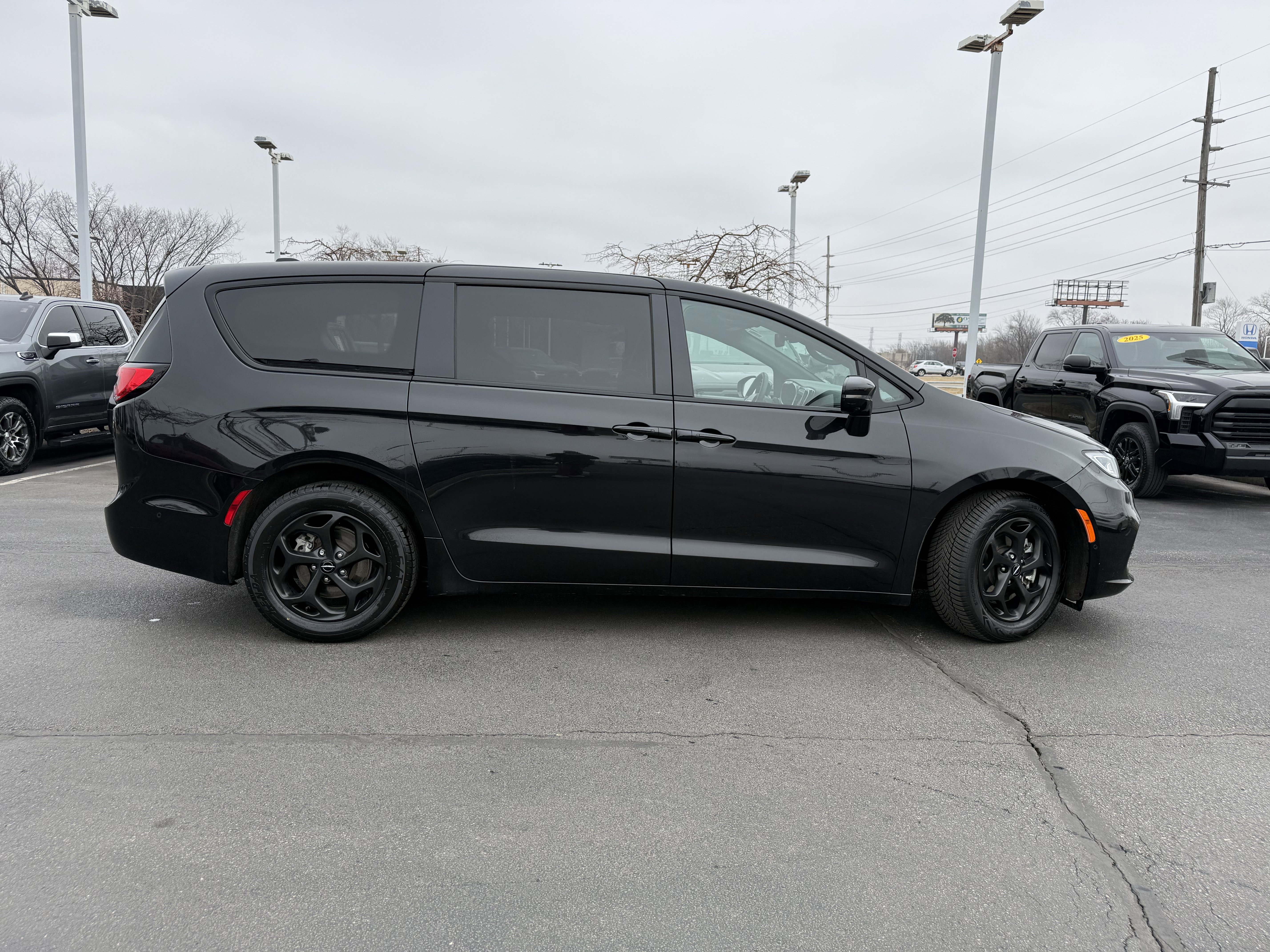 Used 2022 Chrysler Pacifica Limited w/ S Appearance Package image 10