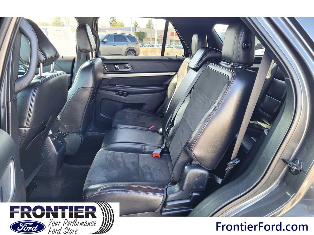 Used 2018 Ford Explorer XLT w/ Equipment Group 202A image 11