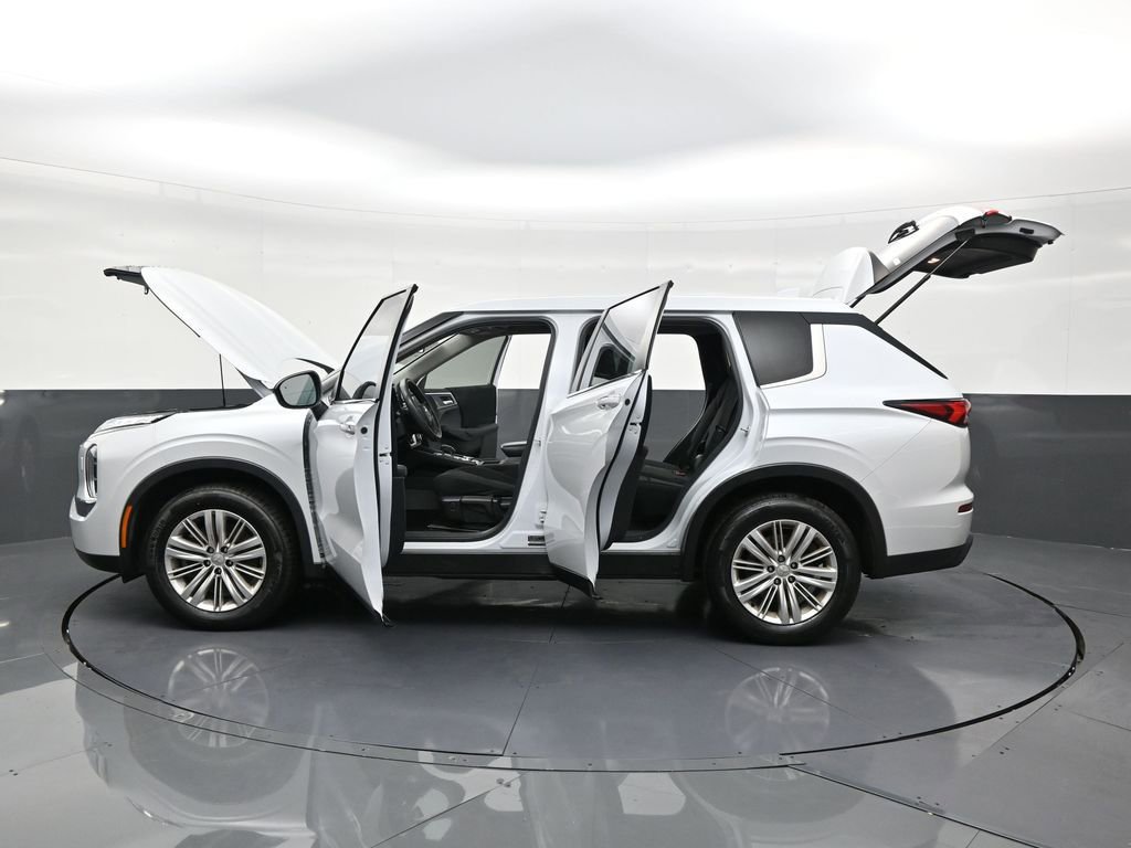 Used 2022 Mitsubishi Outlander ES image 30