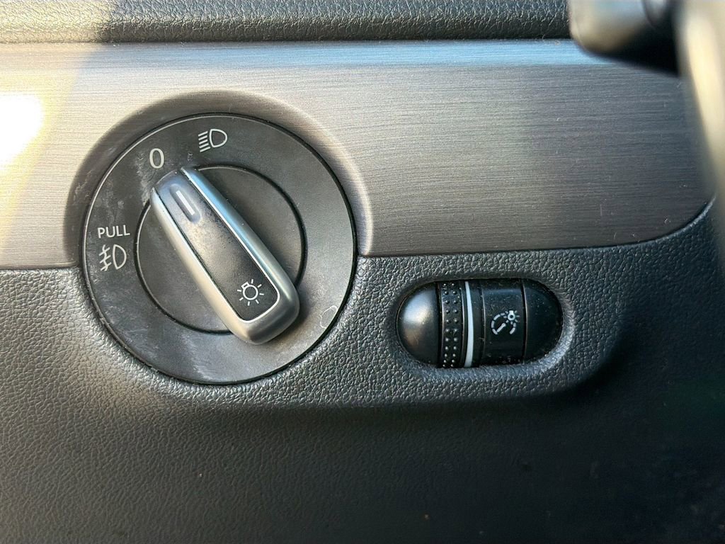 Used 2016 Volkswagen Jetta Sport FWD image 29