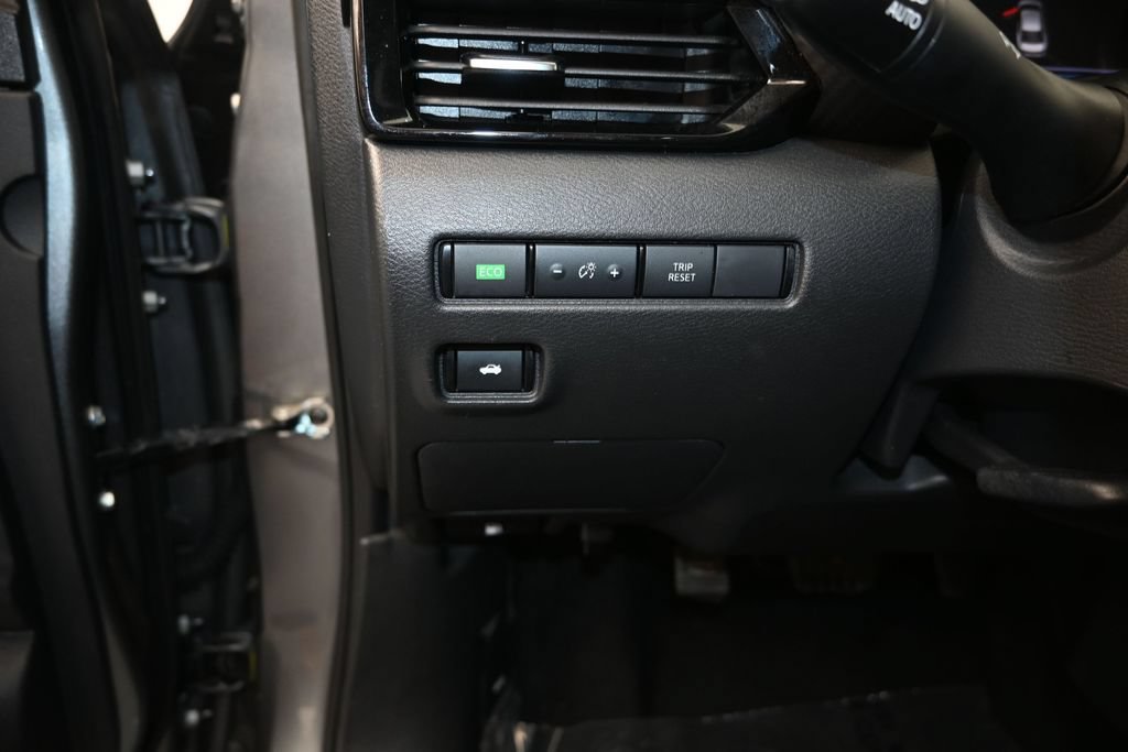 Used 2024 Nissan Sentra SV FWD image 12