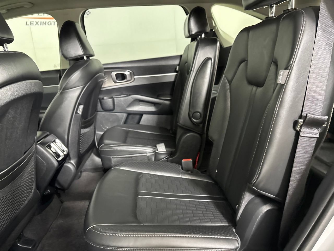 Used 2025 Kia Sorento EX w/ Panoramic Sunroof Package FWD image 25