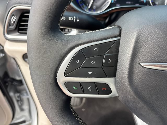 Used 2024 Chrysler Pacifica Limited FWD image 21