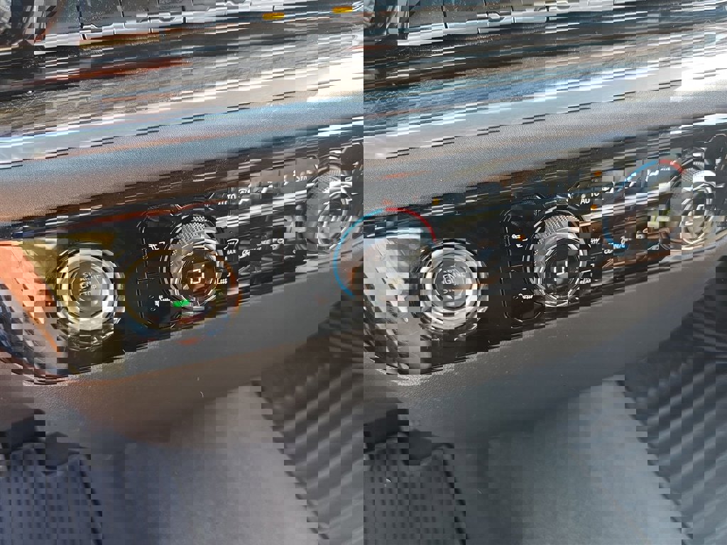 Used 2022 Chevrolet Silverado 1500 LT image 16