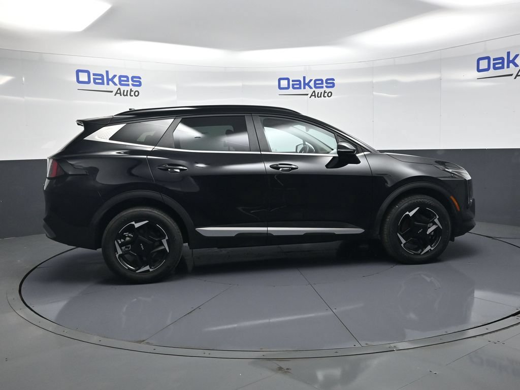 Certified 2026 Kia Sportage EX w/ EX Panorama Roof Package AWD/4WD image 9