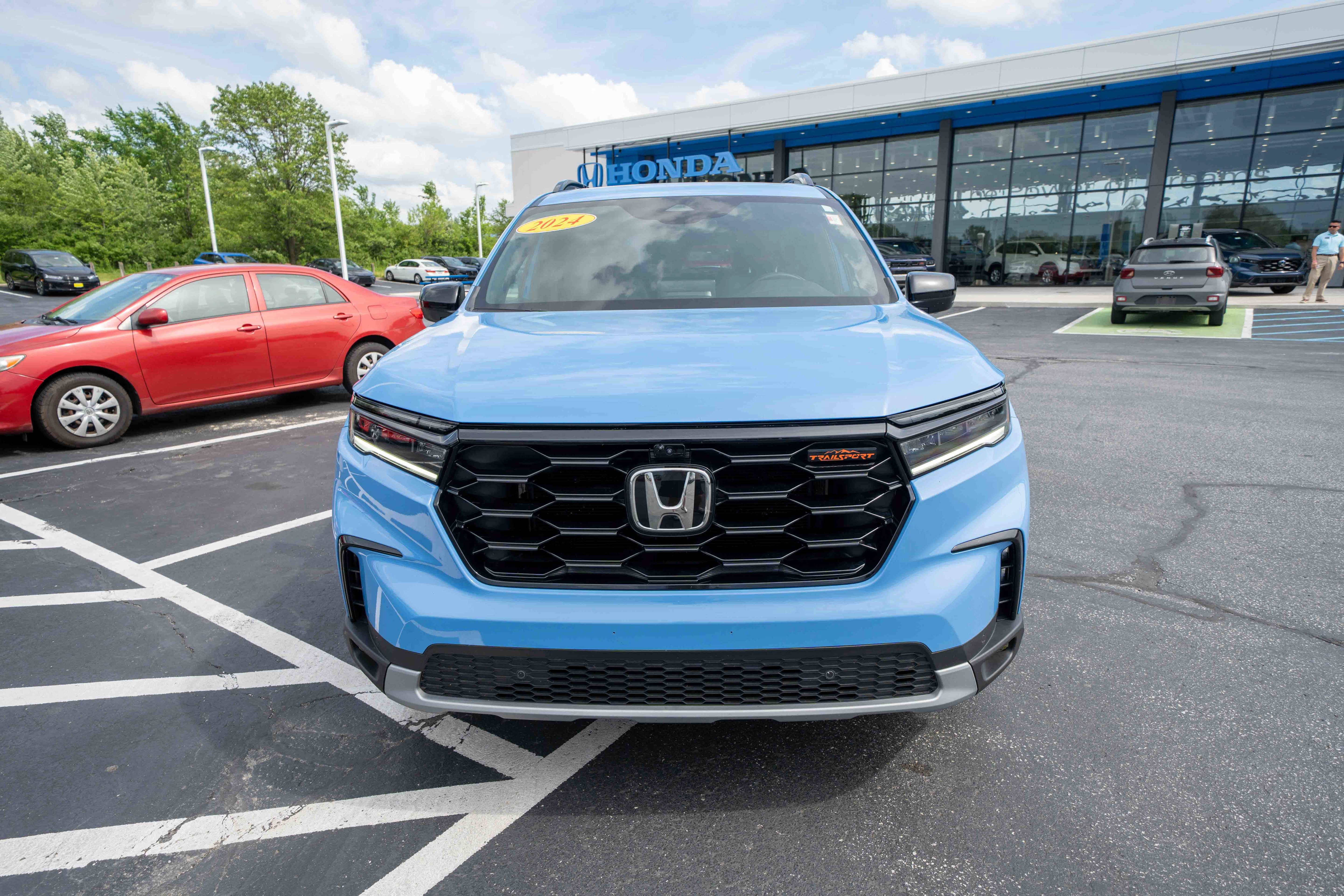 Used 2024 Honda Pilot TrailSport image 2
