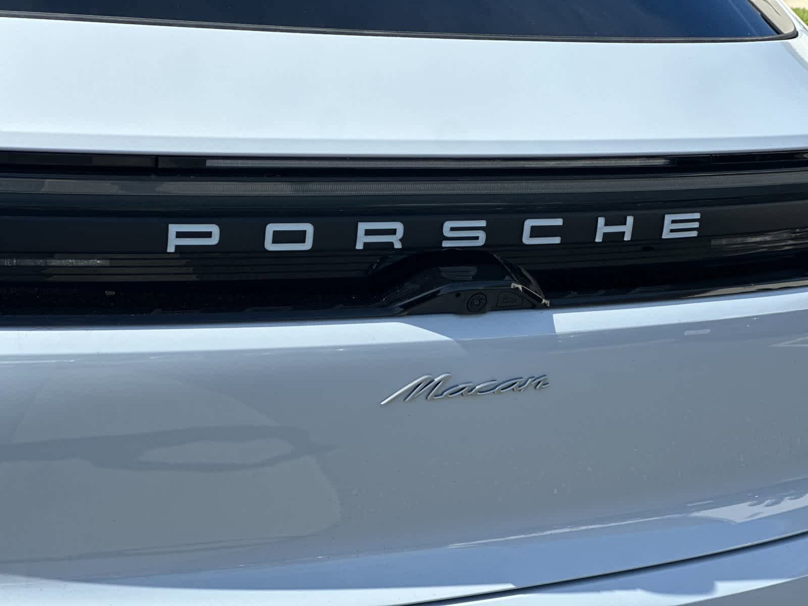 New 2026 Porsche Macan Electric RWD image 32