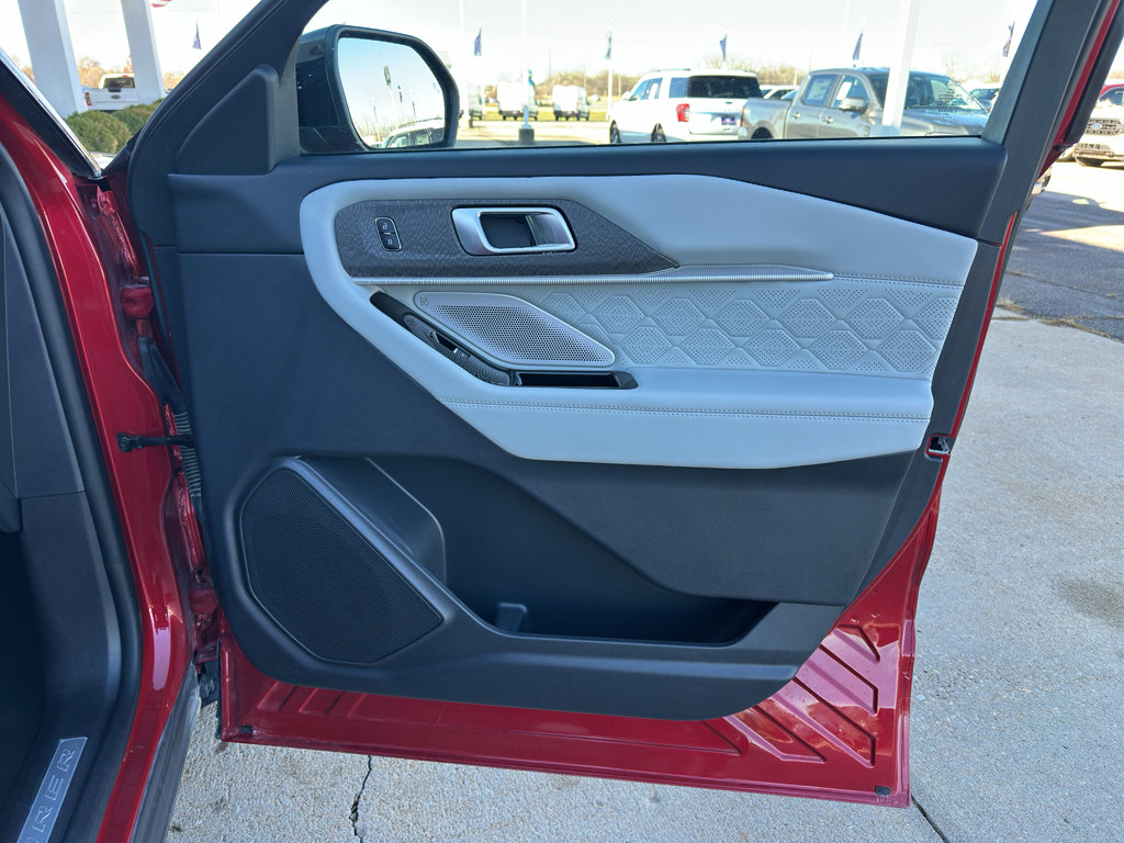 Used 2025 Ford Explorer Platinum w/ Ultimate Package image 30