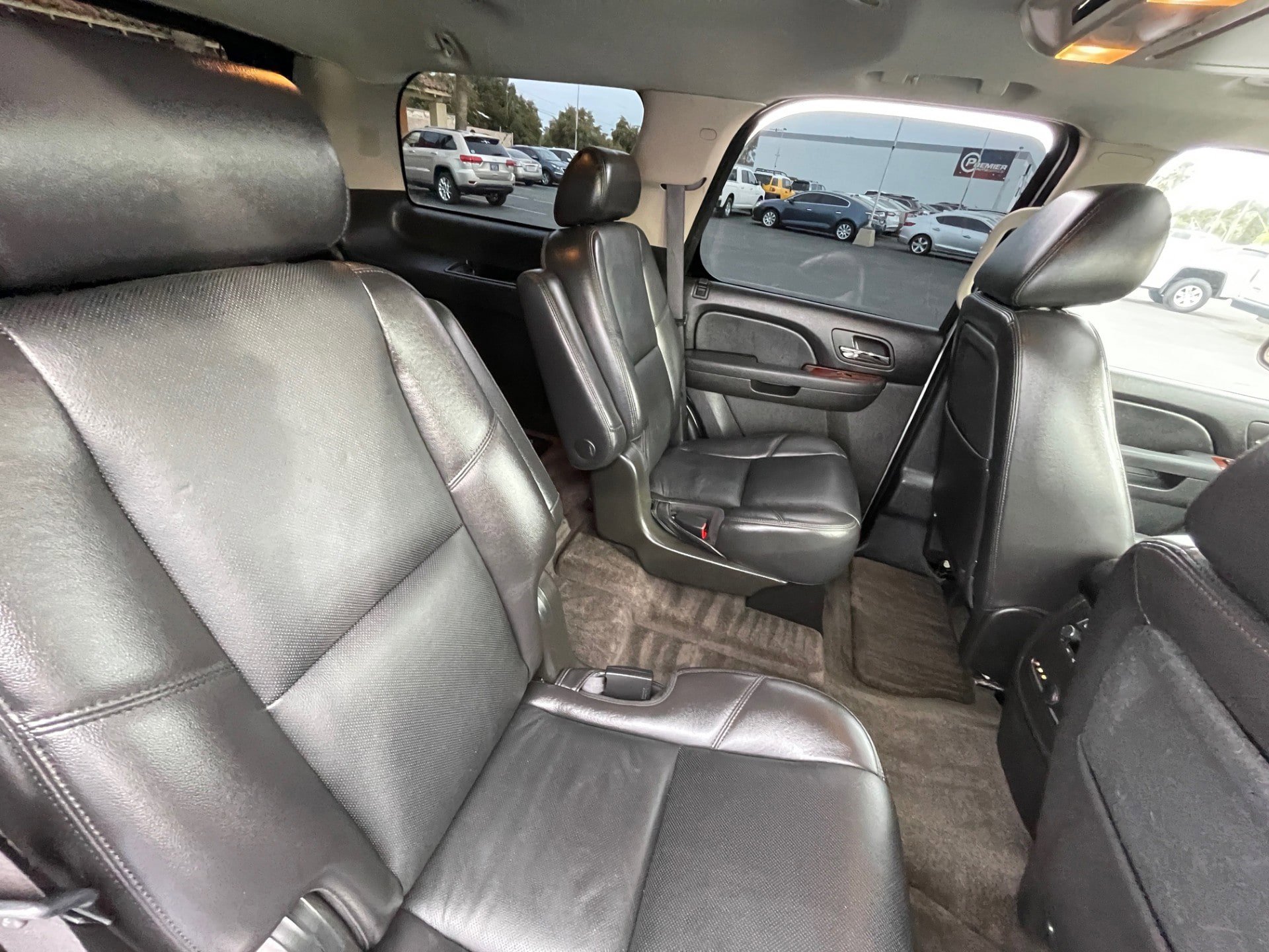 Used 2010 Chevrolet Tahoe LTZ RWD image 29