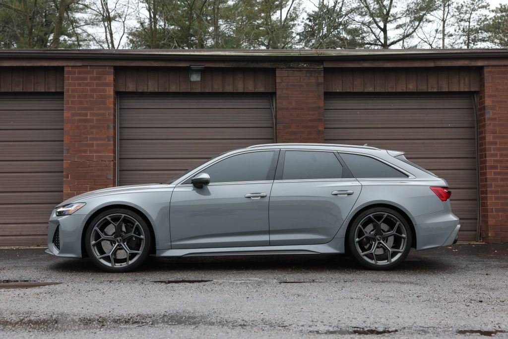 Used 2025 Audi RS 6 performance w/ Blue RS Design Package Plus image 10