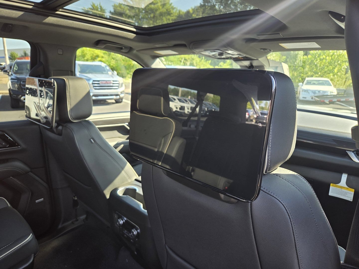 New 2026 GMC Yukon XL Elevation w/ Elevation Premium Package AWD/4WD image 27