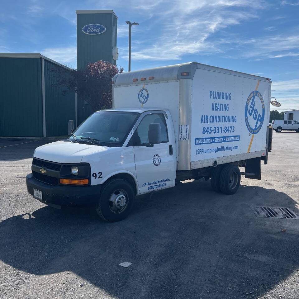 Used 2010 Chevrolet Express 3500 RWD image 3