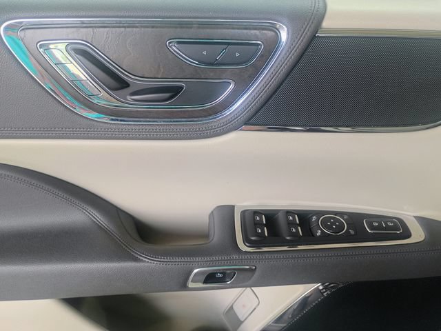 Used 2017 Lincoln Continental Select w/ Climate Package AWD/4WD image 21