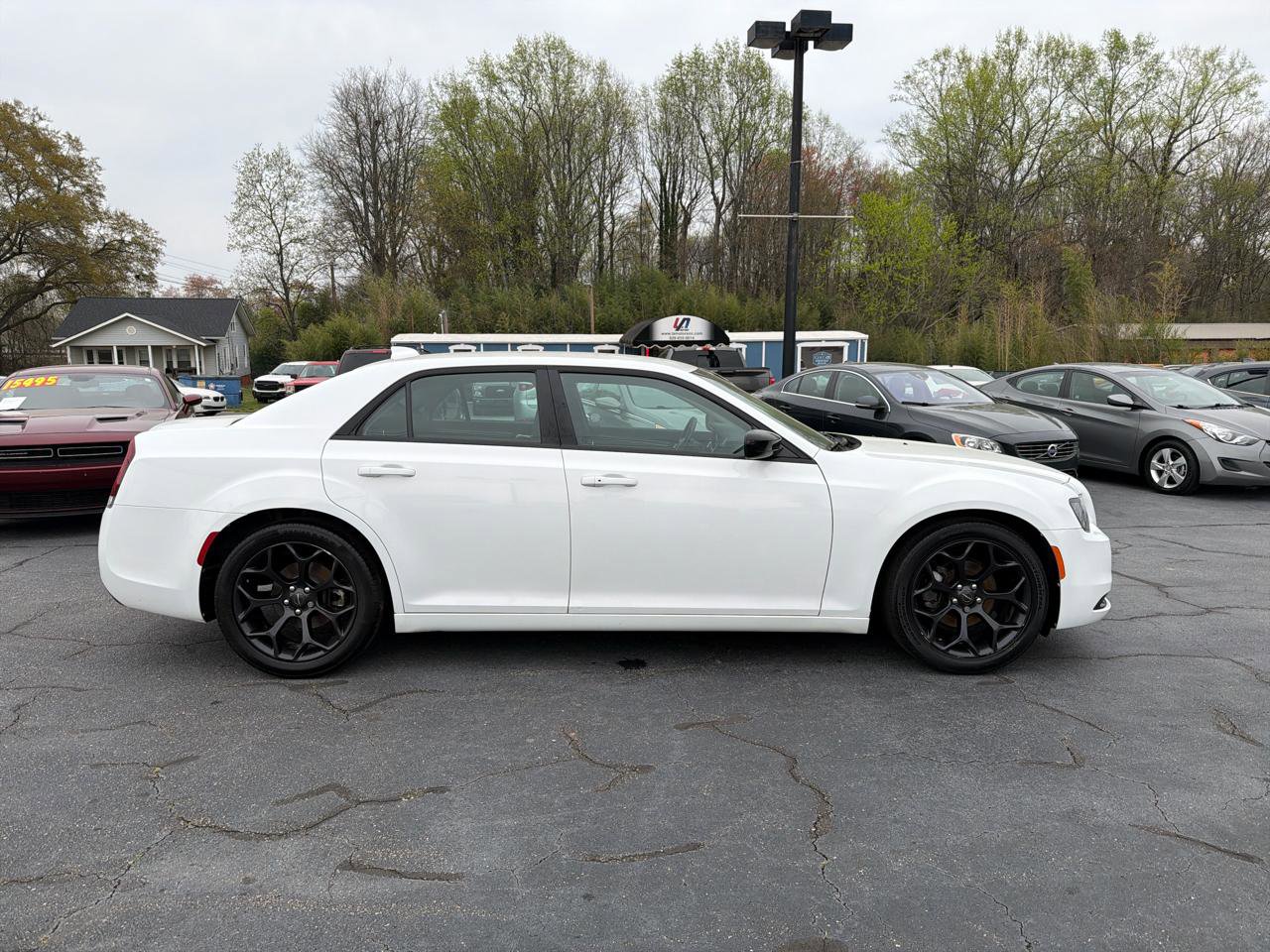 Used 2019 Chrysler 300 Touring w/ Sport Appearance Package image 7