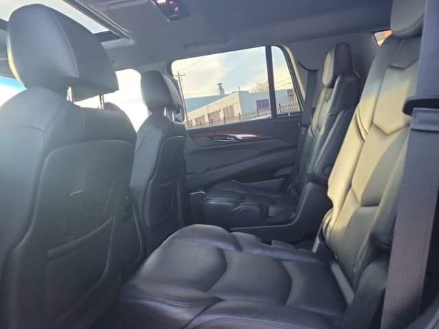 Used 2020 Cadillac Escalade Luxury w/ Escalade Sport Edition image 27