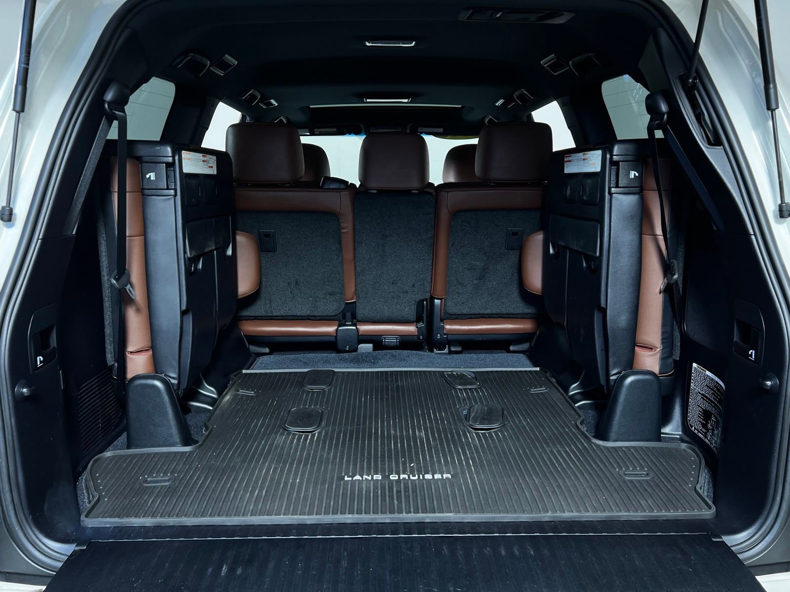 Used 2018 Toyota Land Cruiser w/ Four Season Floor Mat Package AWD/4WD image 32