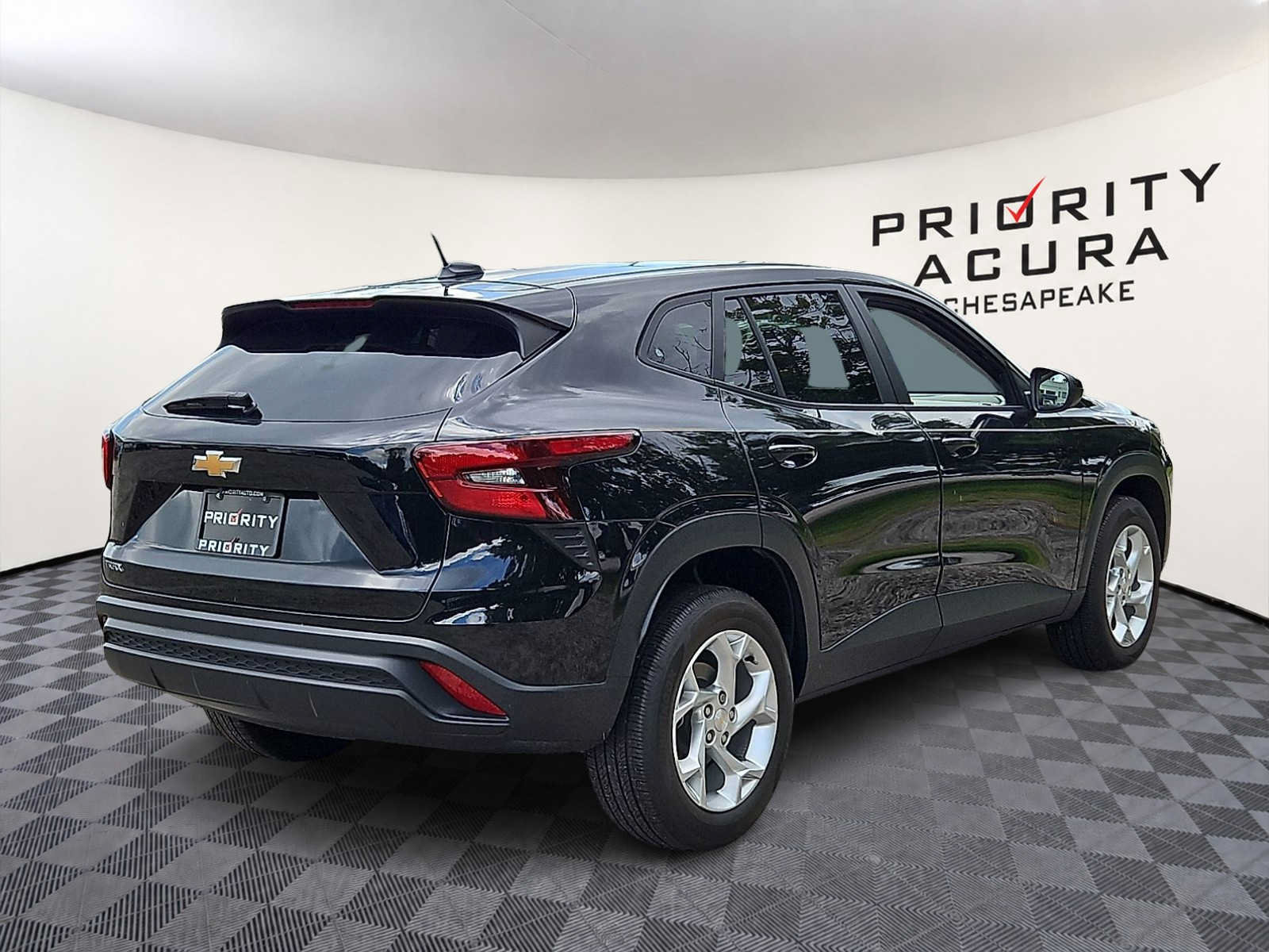 Used 2025 Chevrolet Trax LS w/ LS Convenience Package FWD image 4