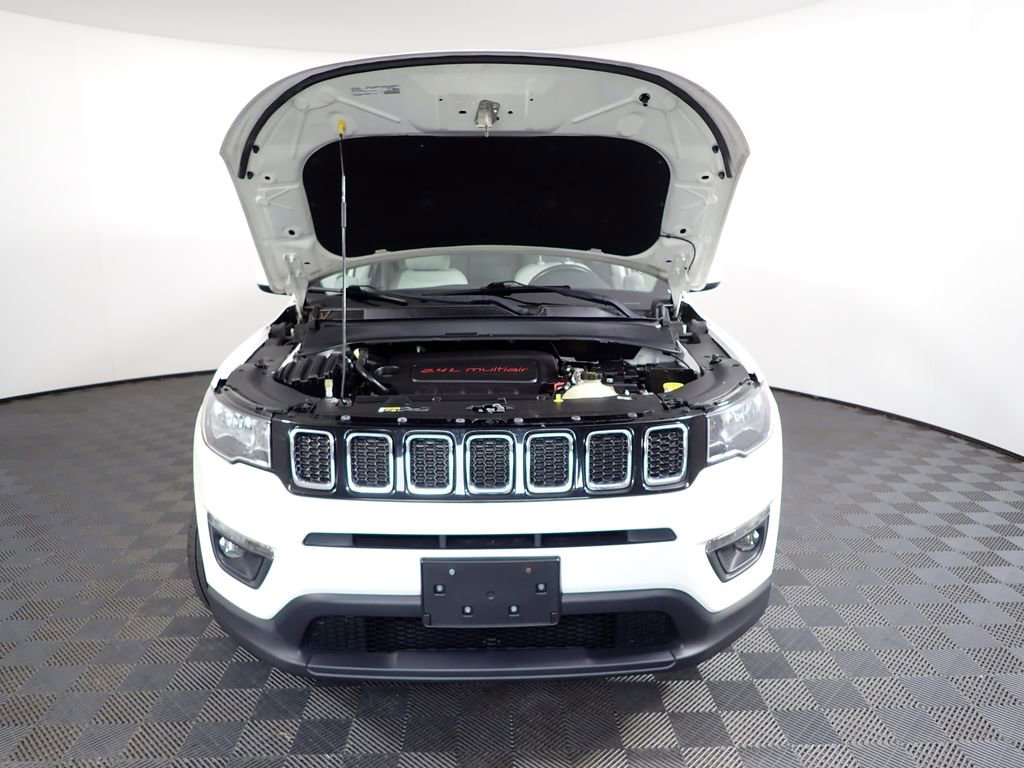 Used 2017 Jeep Compass Latitude w/ Popular Equipment Group AWD/4WD image 40