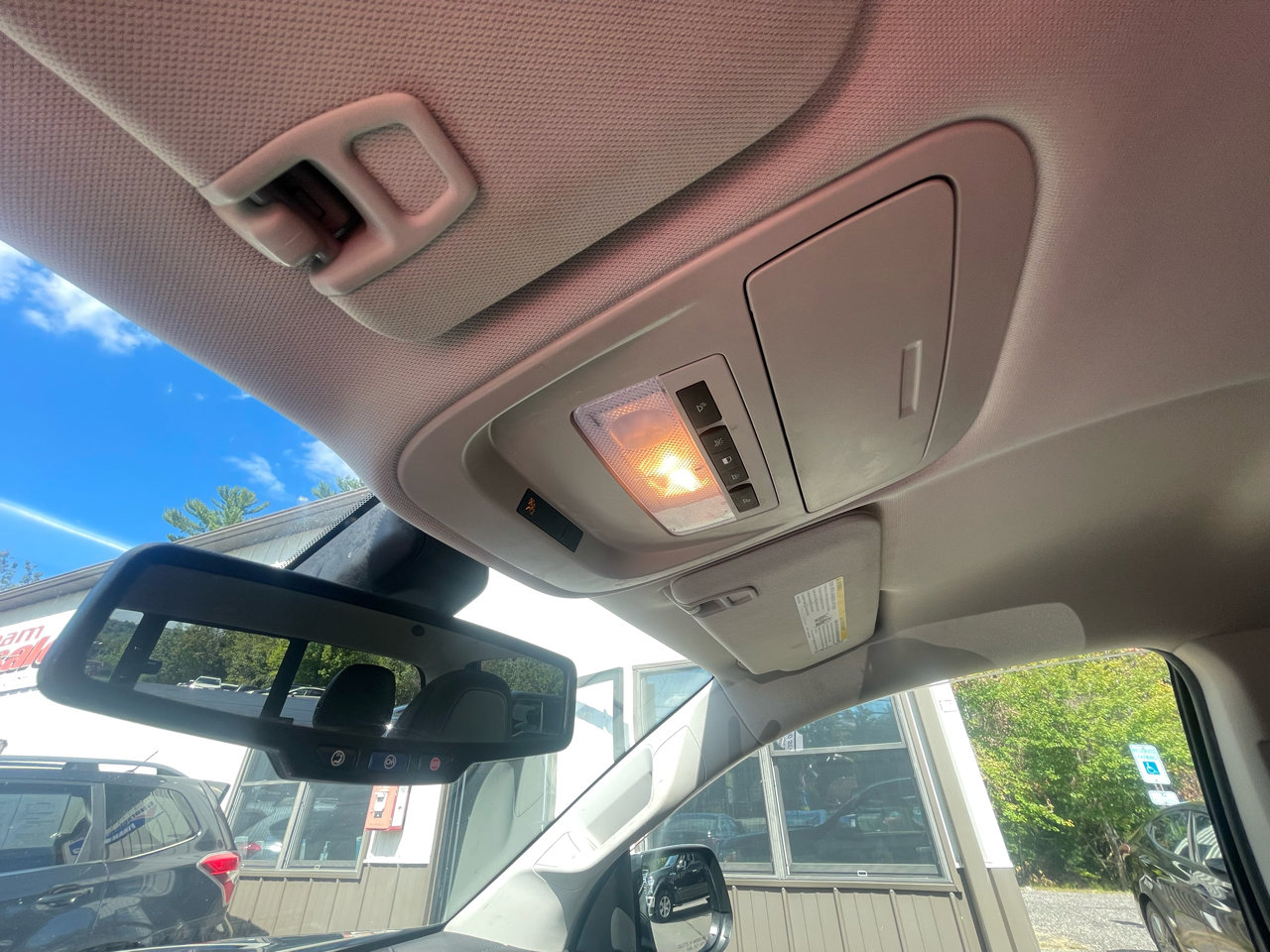 Used 2017 GMC Canyon SLT image 17