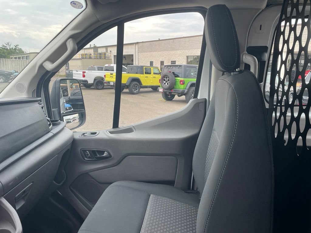 Used 2025 Ford Transit 250 Low Roof w/ Exterior Upgrade Package RWD image 21