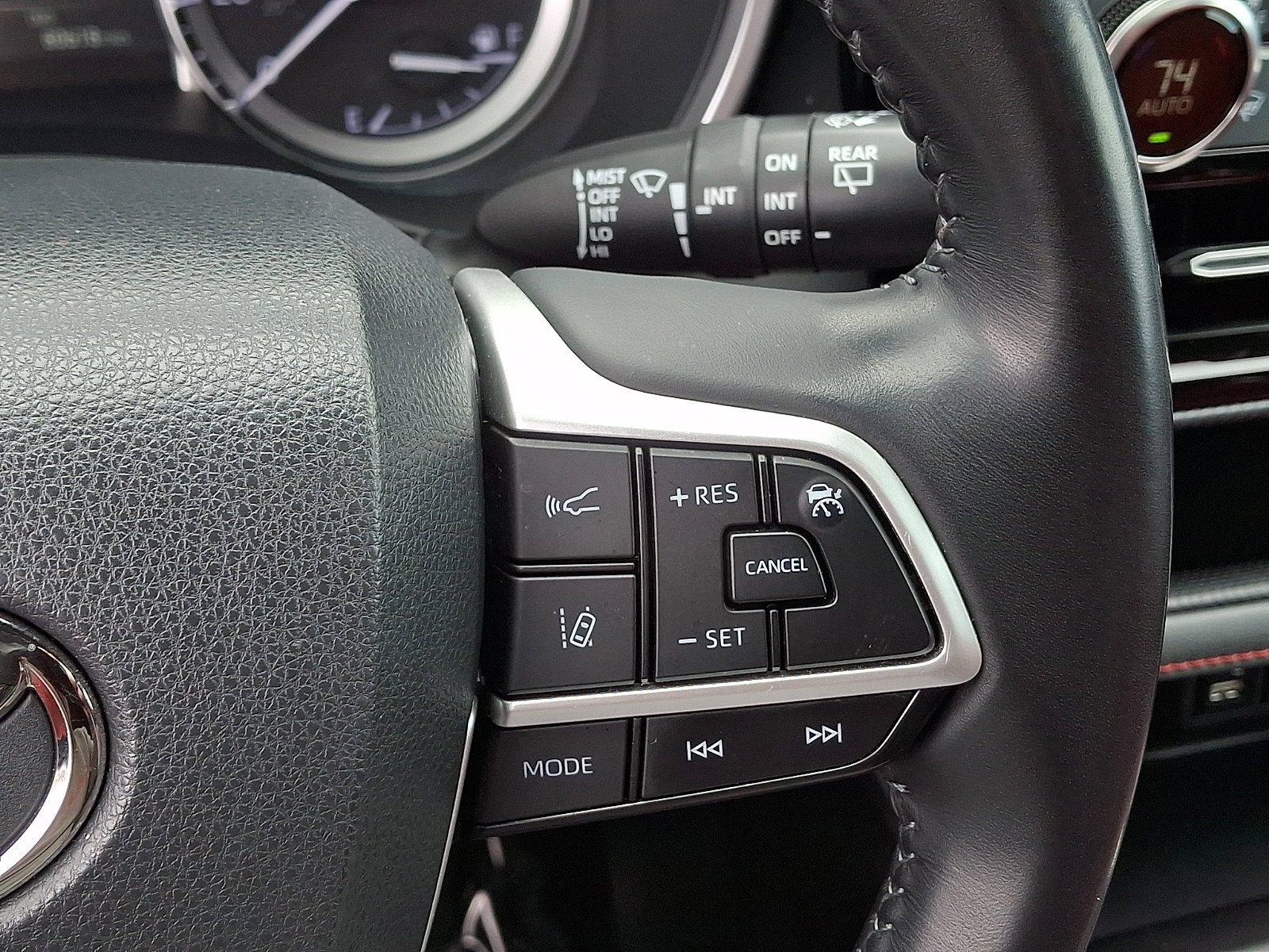 Used 2022 Toyota Highlander XSE image 24