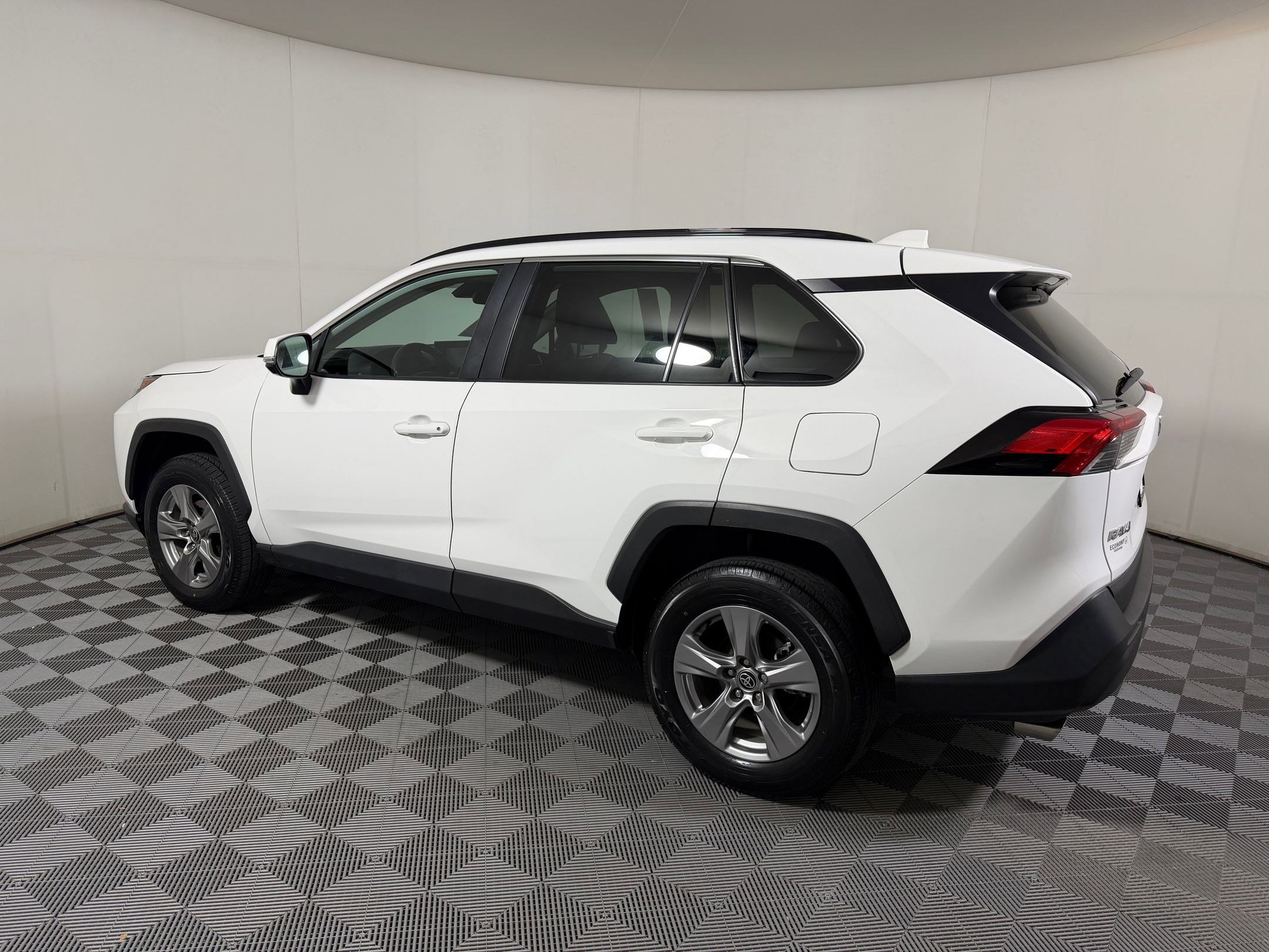 Used 2022 Toyota RAV4 XLE FWD image 20