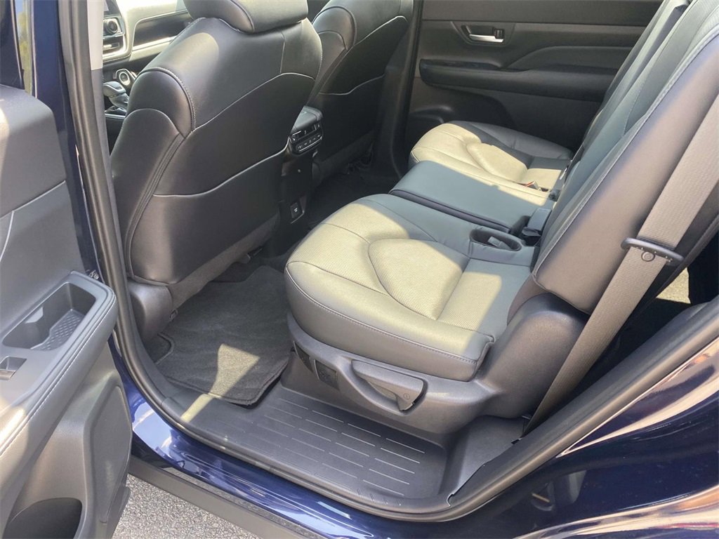 Used 2025 Toyota Grand Highlander FWD image 11